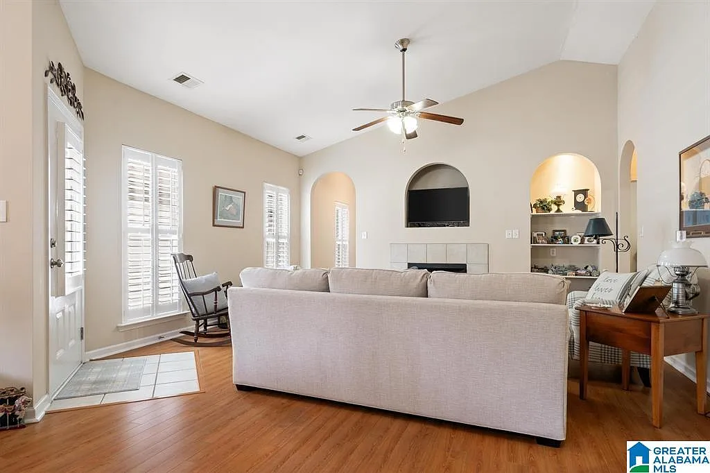 3 bed, 2.0 bath, $2,000 — Photo 3