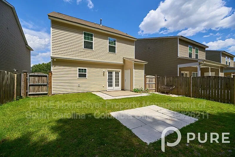 3 bed, 2.5 bath, 1400 sqft, $2,045 — Photo 4
