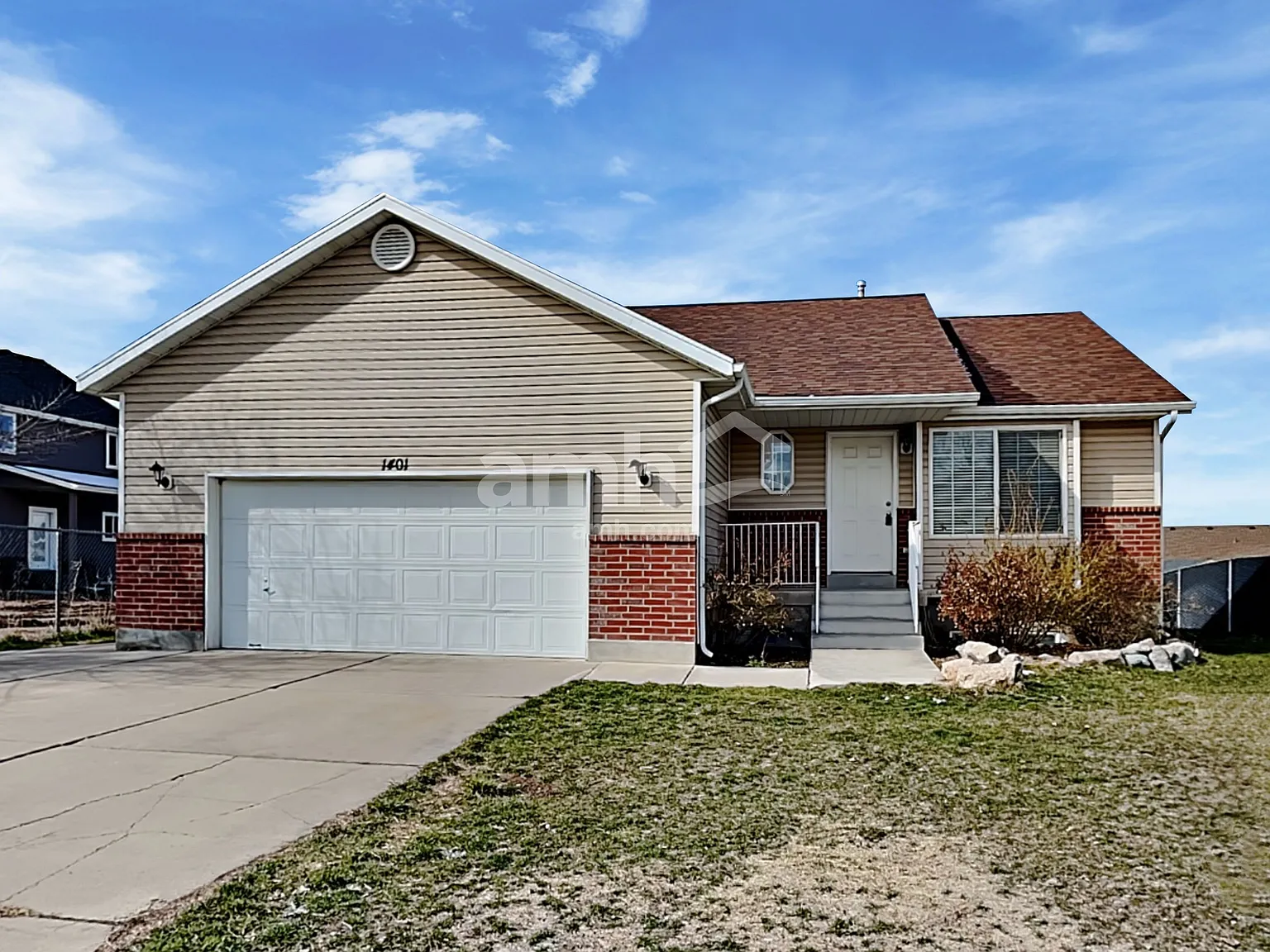 5 bed, 2.0 bath, 2440 sqft, $2,625 — Photo 1