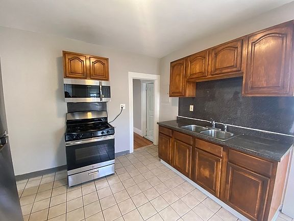 5th image of 35 Wilcock St