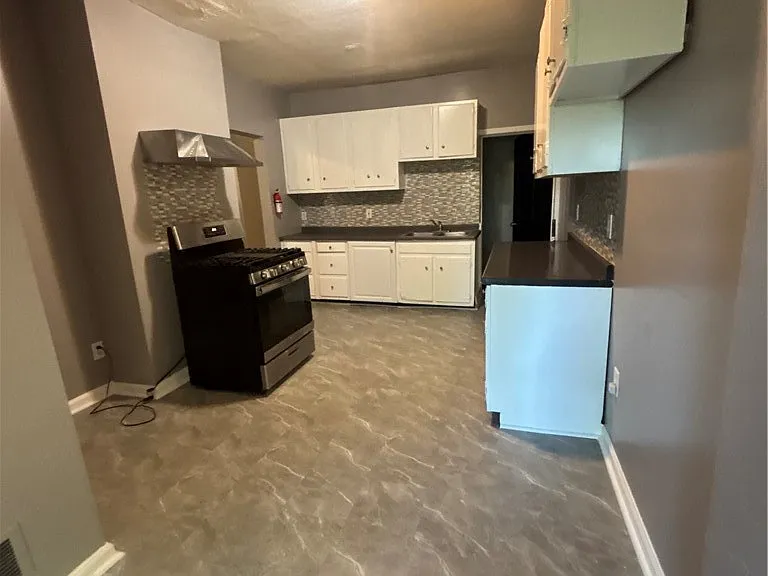 335 Cedarhurst St — Photo 9