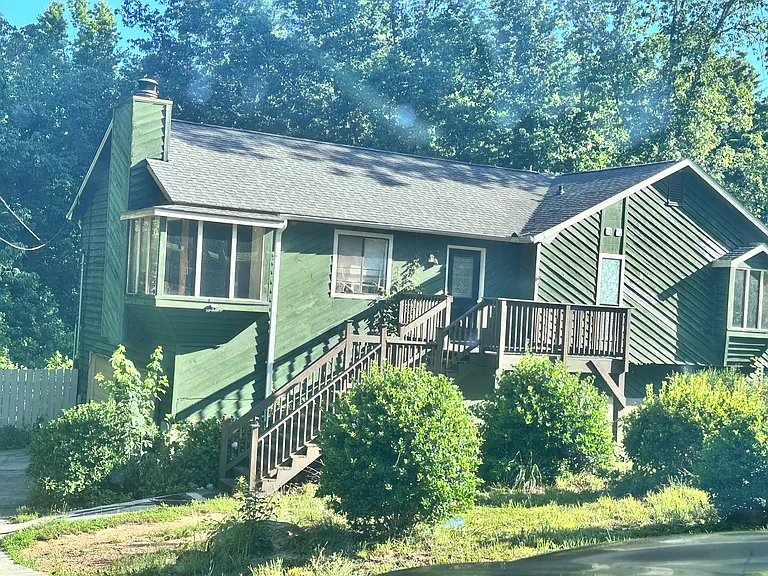 3335 Hillside Dr — Photo 1