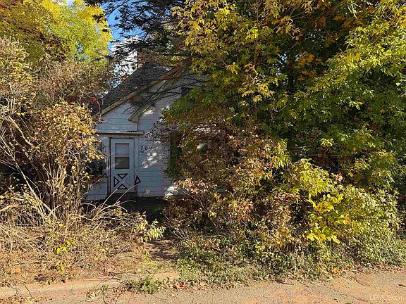 2nd image of 709 Park St