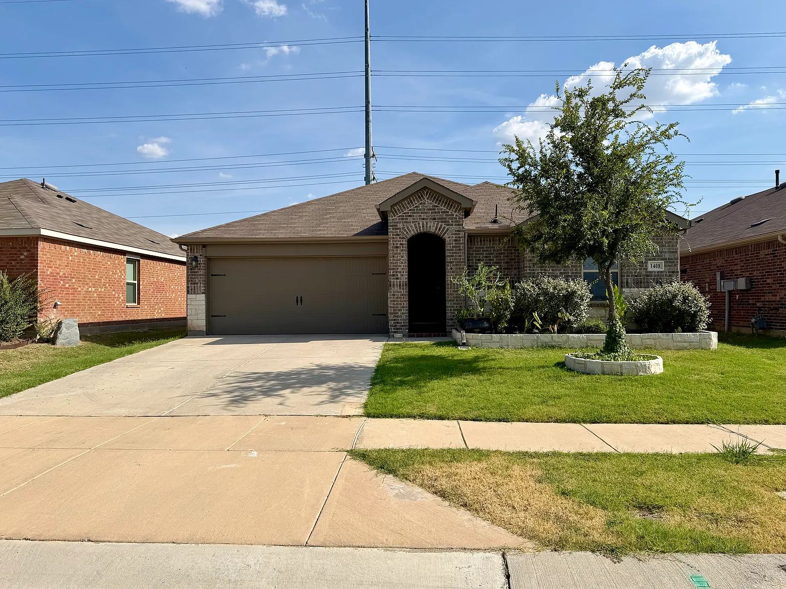 3 bed, 1298 sqft, $2,200 — Photo 1