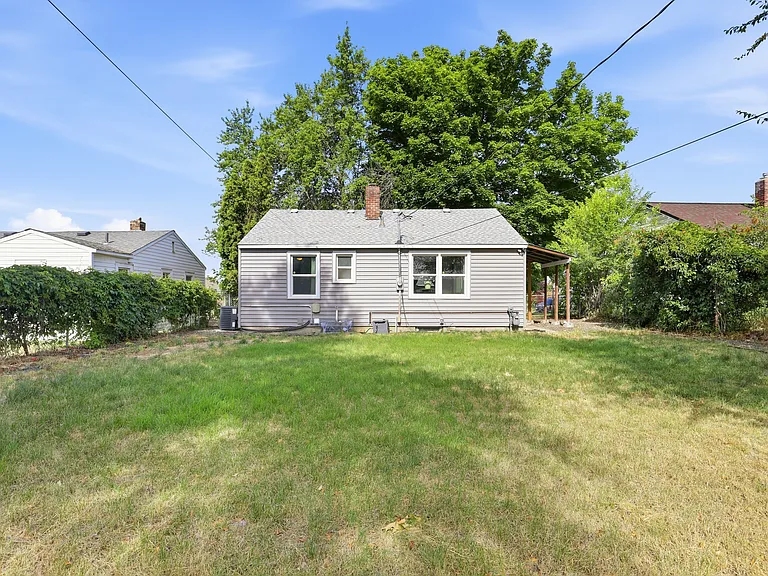 4714 N Elm St — Photo 41
