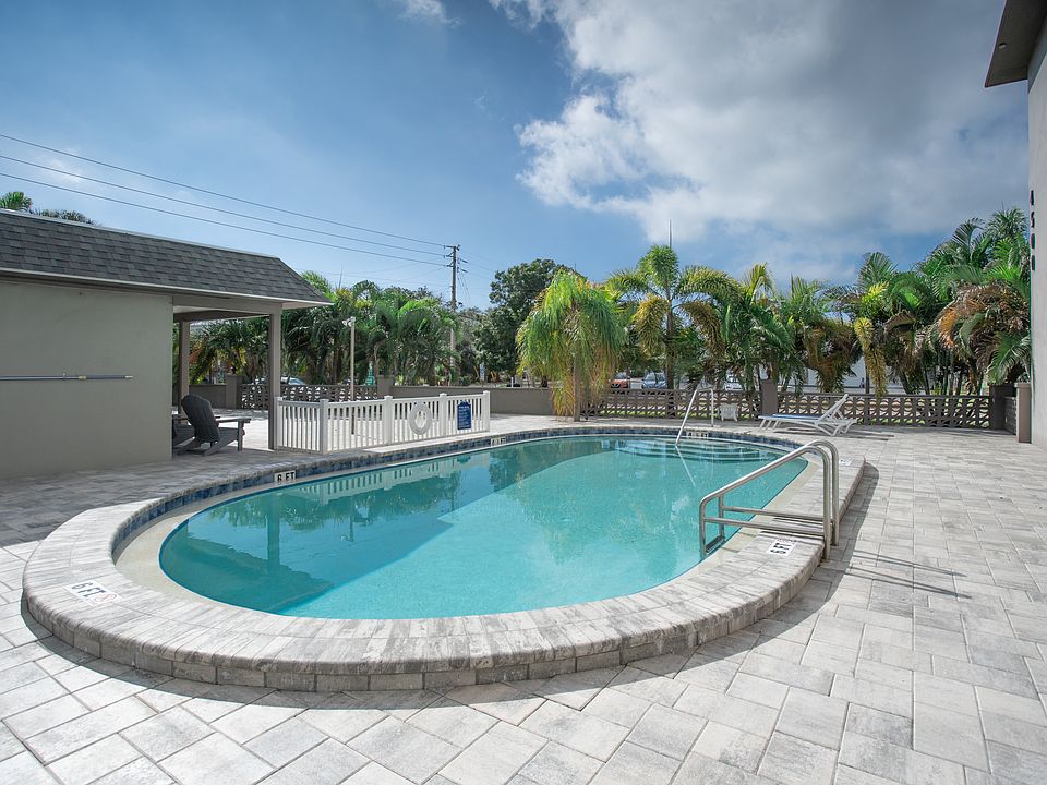 Shared pool and clubhouse available upon request.