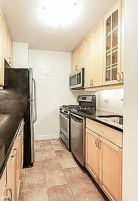 1st image of 170 E 93rd St #5A