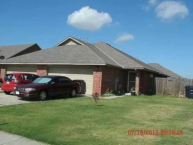 1729 Riviera Ln — Photo 1