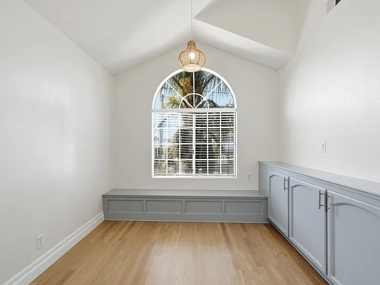 Breakfast nook or office space