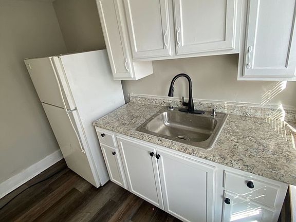 2nd image of 1038 W Roache St #5F40415A