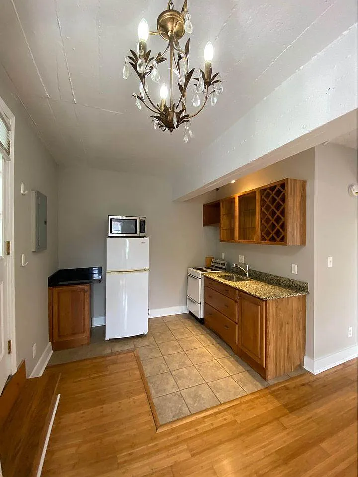 1281 W 4th St — Photo 4