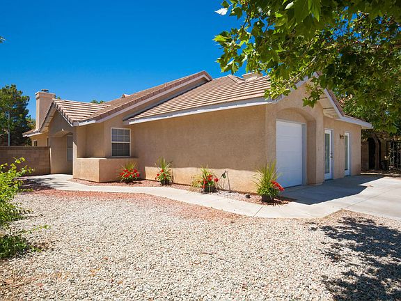 3rd image of 1830 Mesa Dr