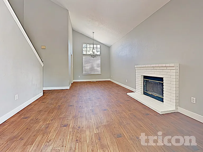 2819 Filbert St — Photo 2