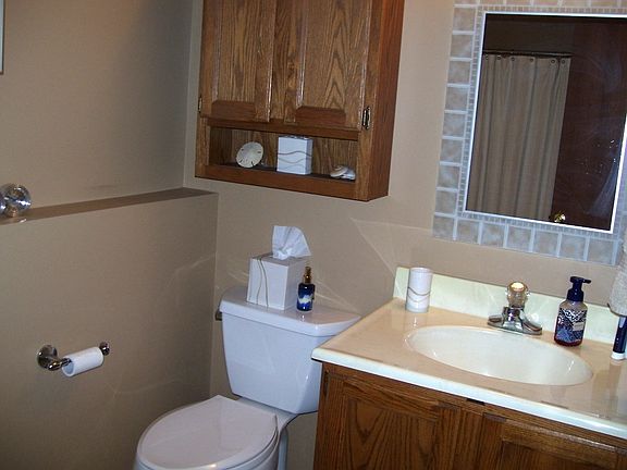 4th image of 1006 Lakewood Dr