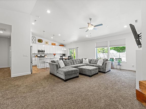 2nd image of 3547 Curtis Dr