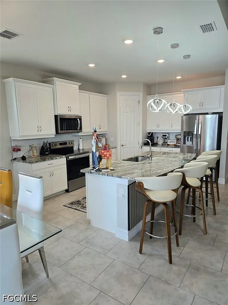 3 bed, 2.5 bath, 2240 sqft, $3,000 — Photo 4