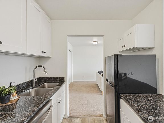 4th image of 819 High Street W #106