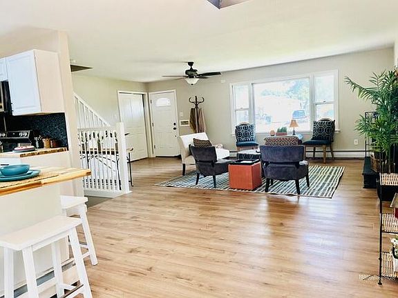 5th image of 166 Fordham Cir