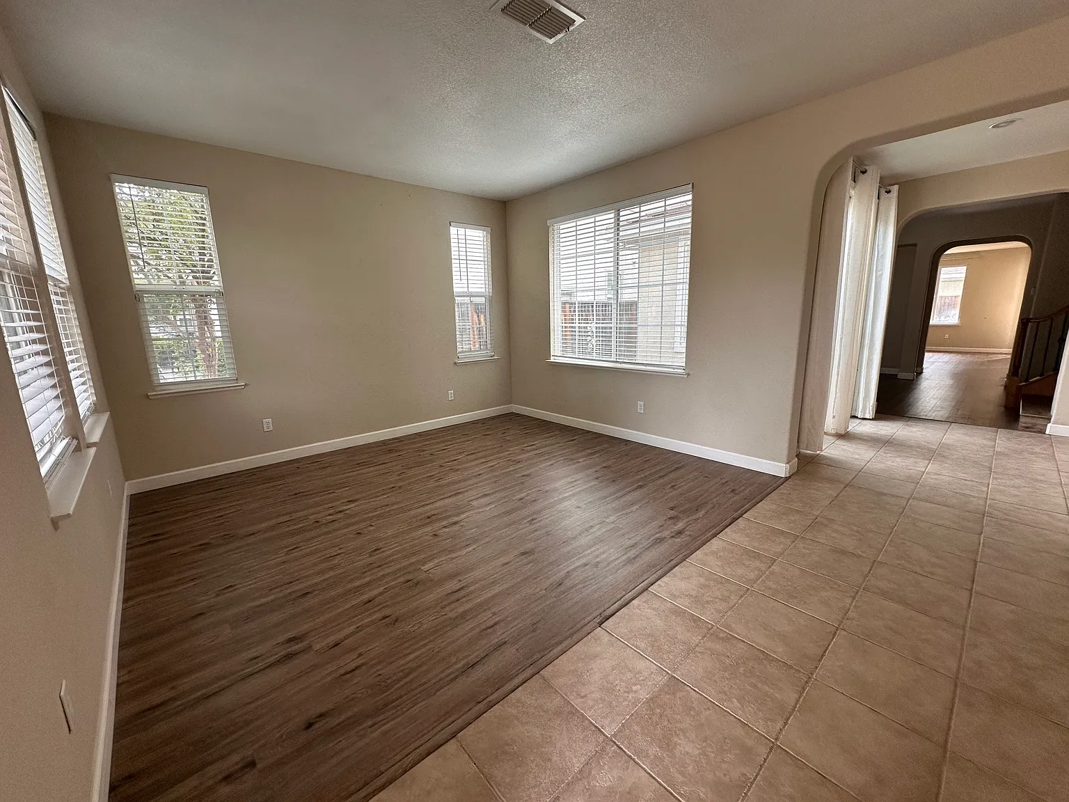 4 bed, 2.5 bath, 2796 sqft, $3,250 — Photo 2
