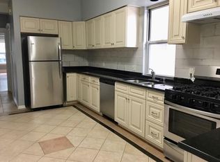 1513 W School St #1, Chicago, IL 60657