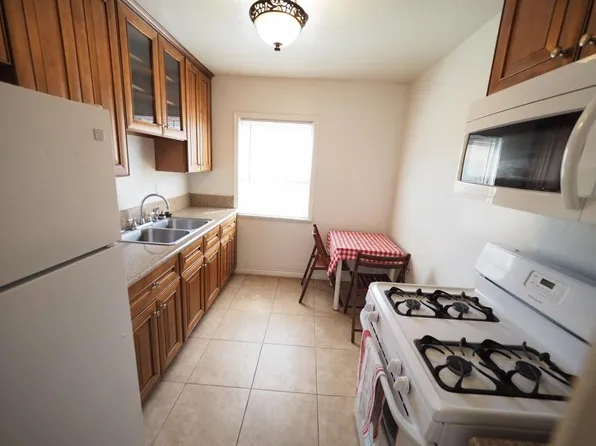 11729 Riverside Dr APT 5, Valley Village, CA 91607