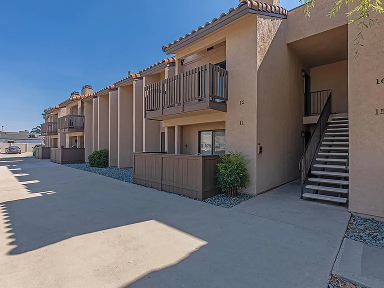 WELCOME TO THE VINE APARTMENTS! — Photo 19