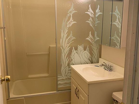 4th image of 64 Tompkins St Floor 2