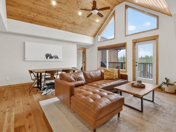 707 Spring Creek Dr #407, Canmore, AB T1W 0K7