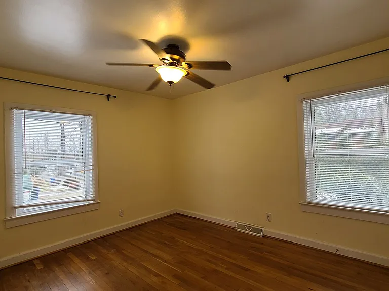 406 E French Broad St — Photo 7