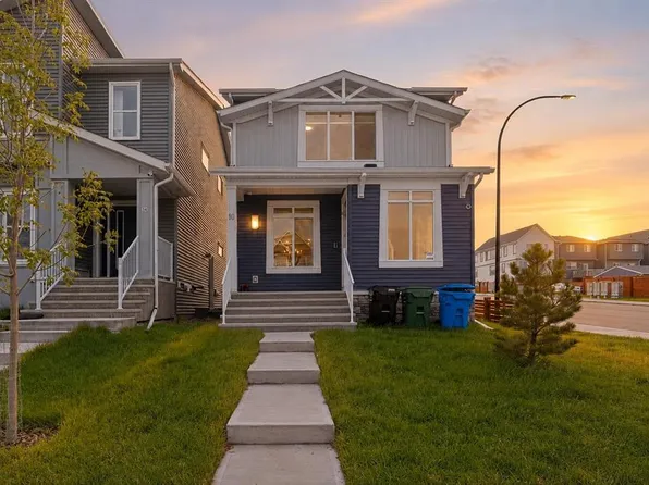 10 W Lucas Close NW, Calgary, AB T3P 1Z5