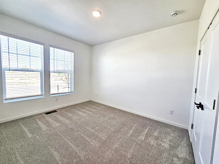 21470 E 58th Ave — Photo 7