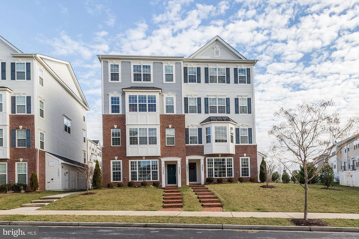 2 bed, 2.5 bath, 1734 sqft, $2,800 — Photo 1
