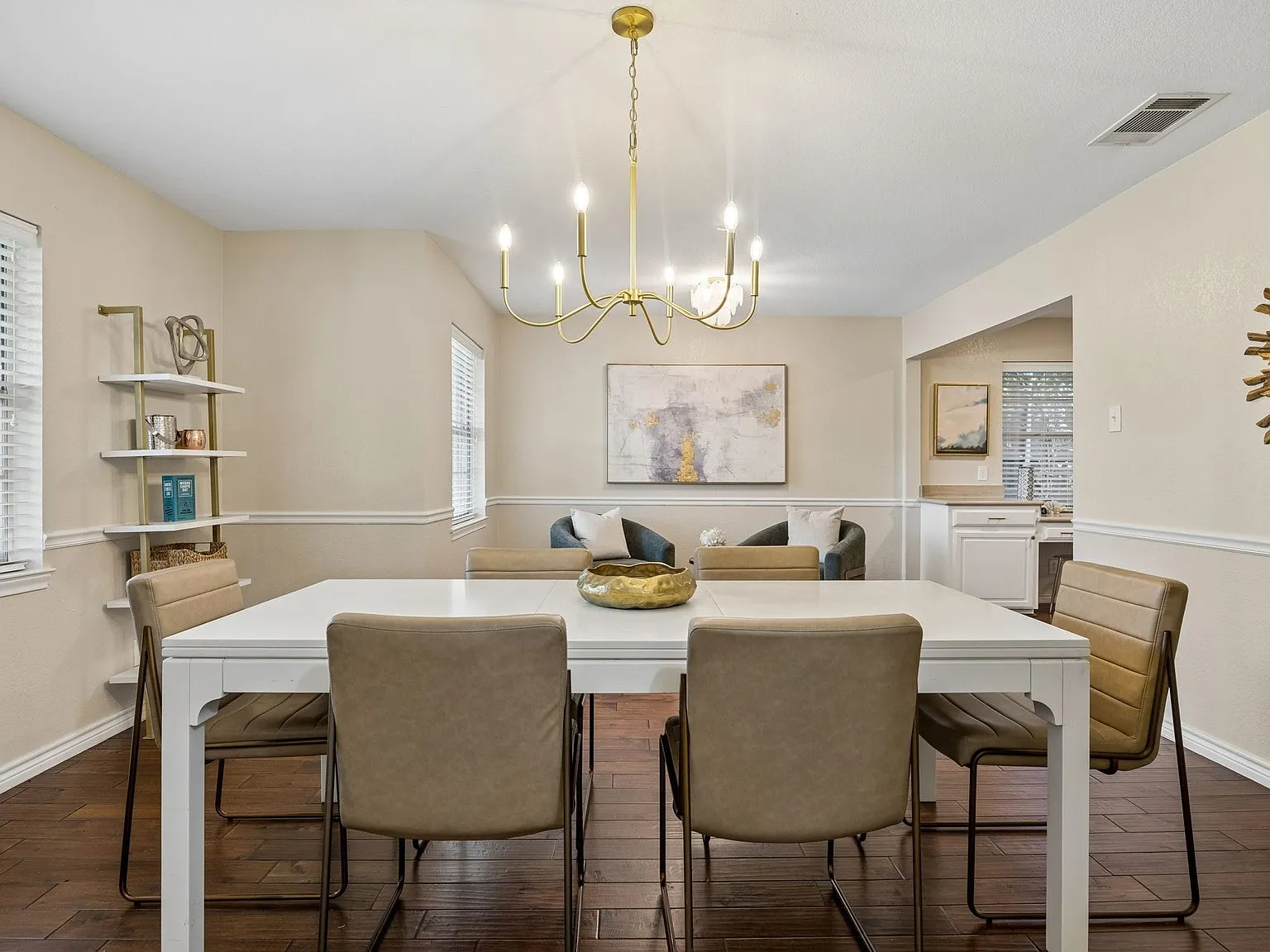 4 bed, 3.0 bath, 2116 sqft, $3,250 — Photo 4