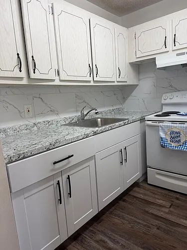 180 Windsor E Photo 1