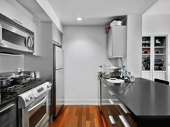 3rd image of 350 W 42nd St APT 12E