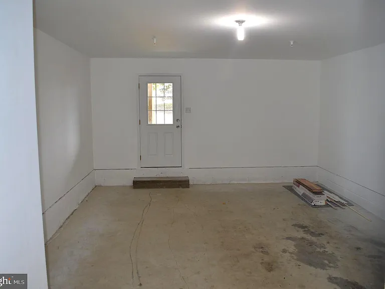 327 S Adams St — Photo 31
