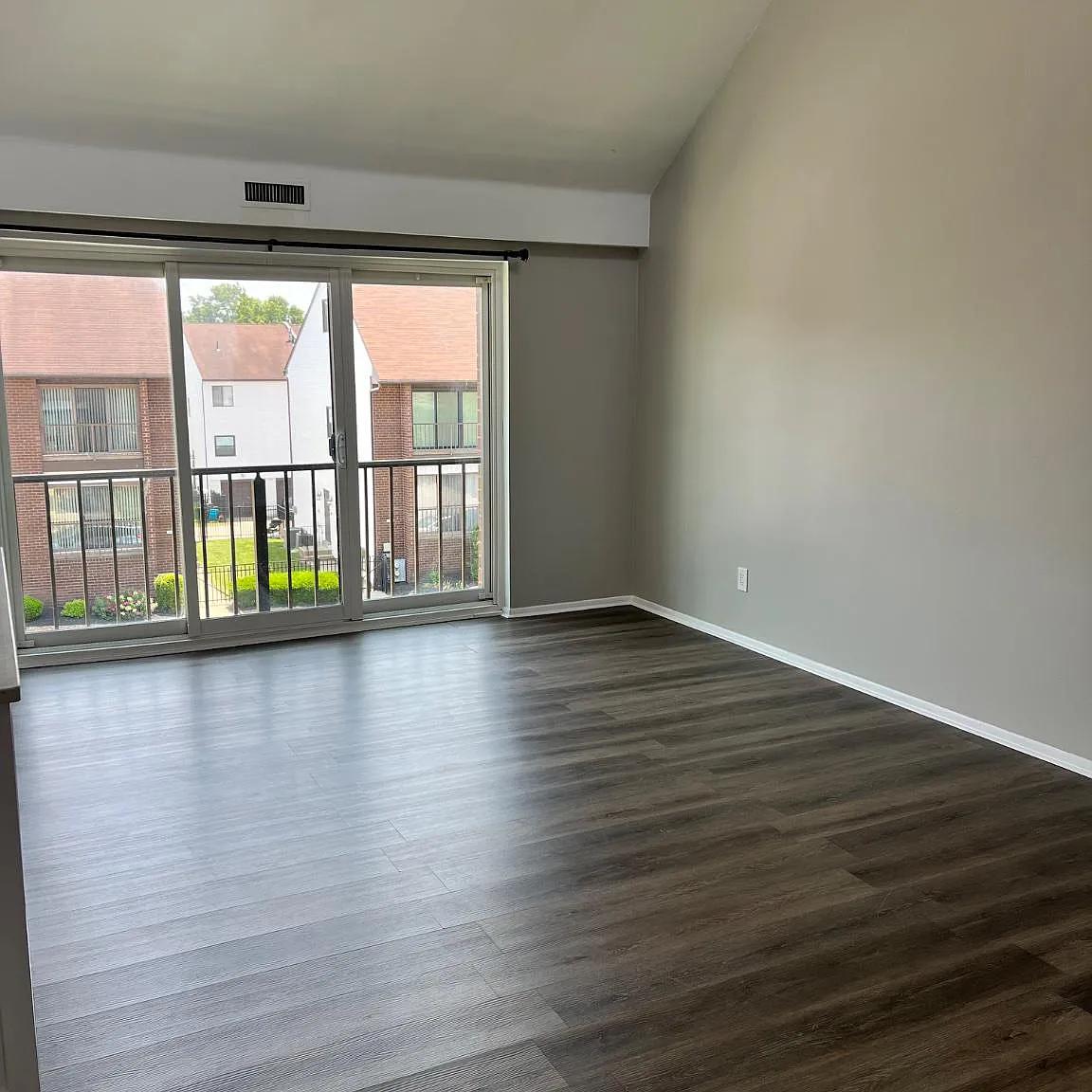 2 bed, 2.0 bath, 1056 sqft, $2,300 — Photo 4
