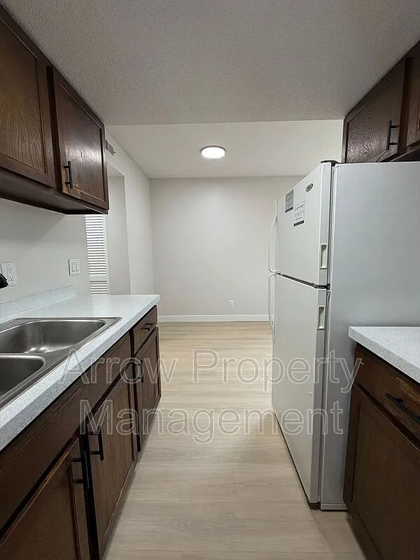 1 bed, 1.0 bath, 598 sqft, $795 — Photo 2
