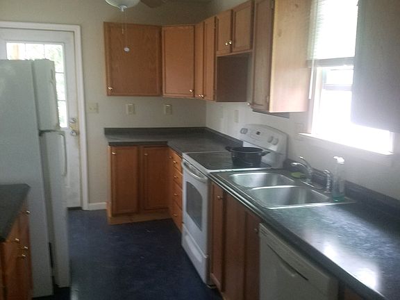 2nd image of 516 E 3rd St