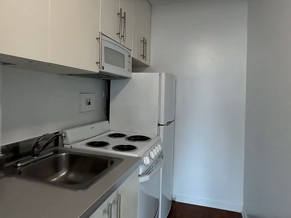 2nd image of 3130 N Lake Shore Dr APT 2008