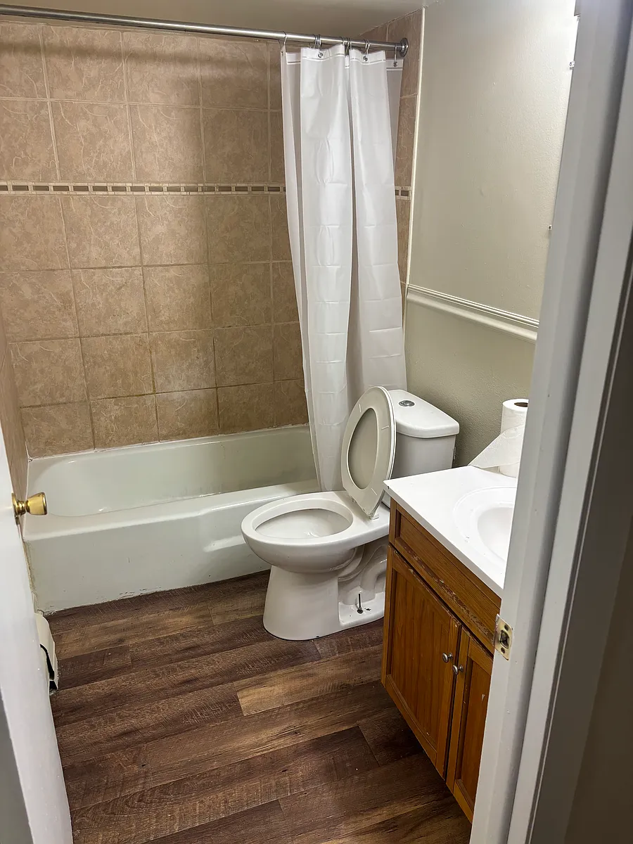 Building Photo - 14501 Van Buren St #2E