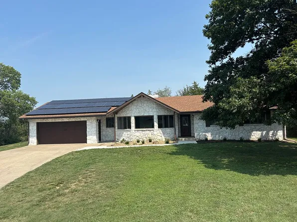 1625 Meadow Ln, Clay Center, KS 67432