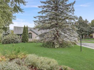 8463 W Puetz Rd, Franklin, WI 53132