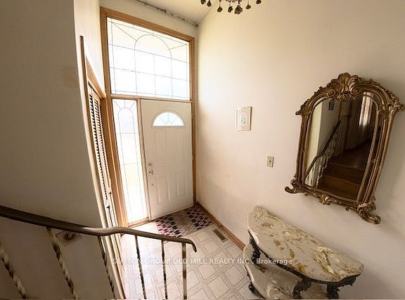 3rd image of 8 Richgrove Dr
