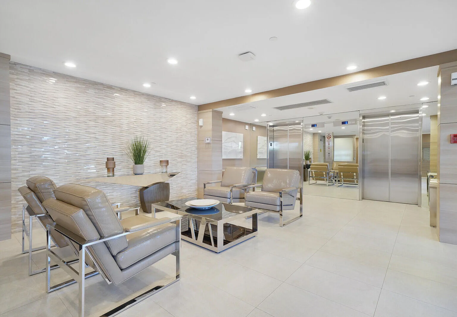 2 bed, 2.0 bath, 1375 sqft, $7,000 — Photo 4