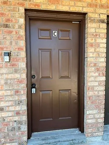 2 bed, 1.5 bath, 1000 sqft, $1,300 — Photo 2