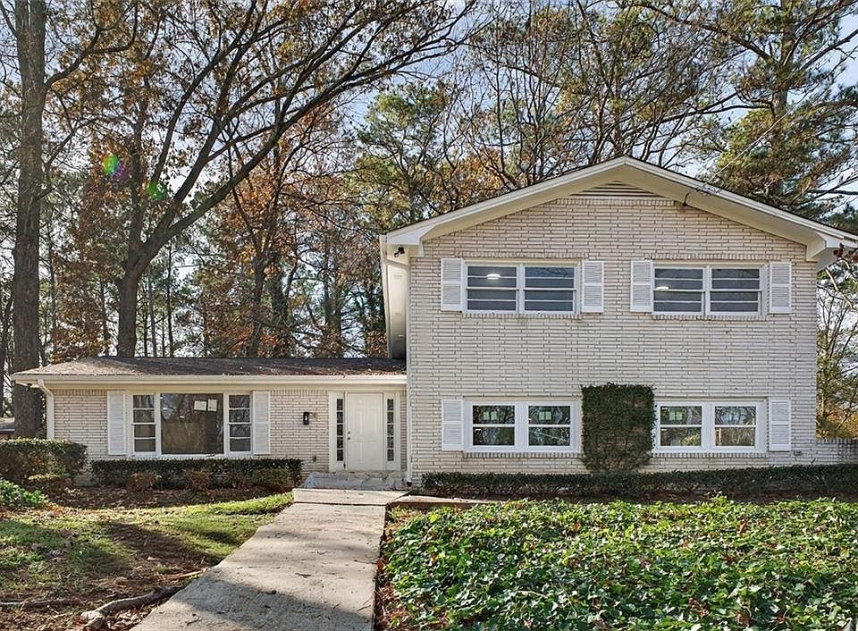1st image of 440 Larchmont Dr NW