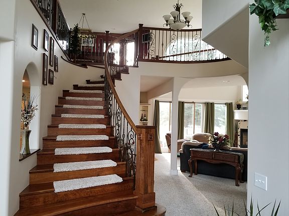2nd image of 1081 Clubhouse Dr