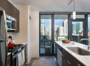 158 W Ontario St, Chicago, IL 60654