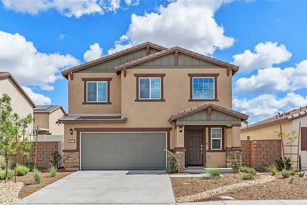 5 bed, 2400 sqft, $3,475 — Photo 1